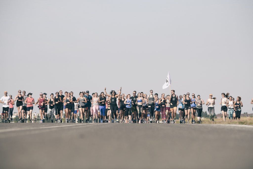 Laufgruppe Adidas Wanderlust auf dem Tempelhofer Feld